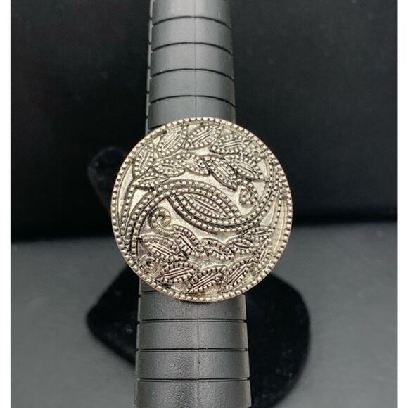Silver Tone Etched Leaves Large Round Boho Statement Ring Size 7.75 - Picture 1 of 6